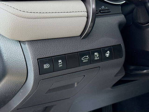 2022 Toyota Camry Hybrid XLE