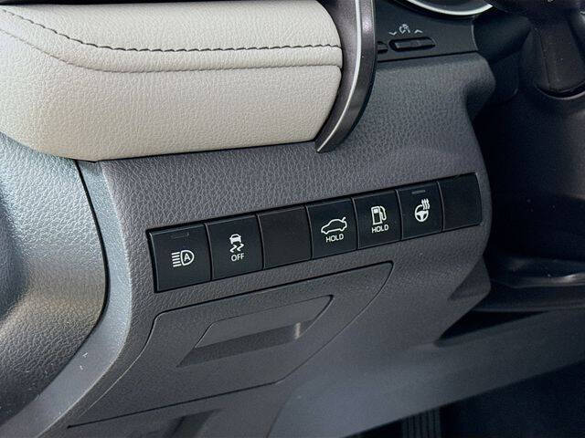 2022 Toyota Camry Hybrid XLE