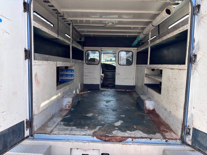 2005 Ford E-Series E-350 SD