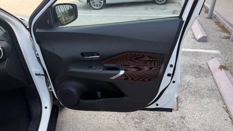 2021 Nissan Kicks SR