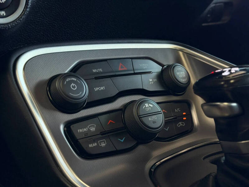 2020 Dodge Challenger SXT