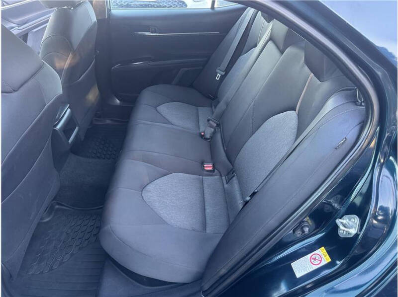 2018 Toyota Camry Hybrid LE