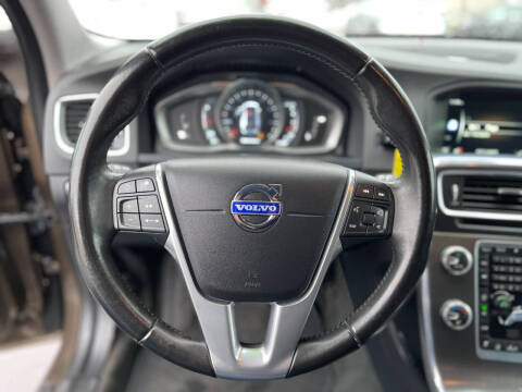 2016 Volvo V60 Cross Country T5 Platinum