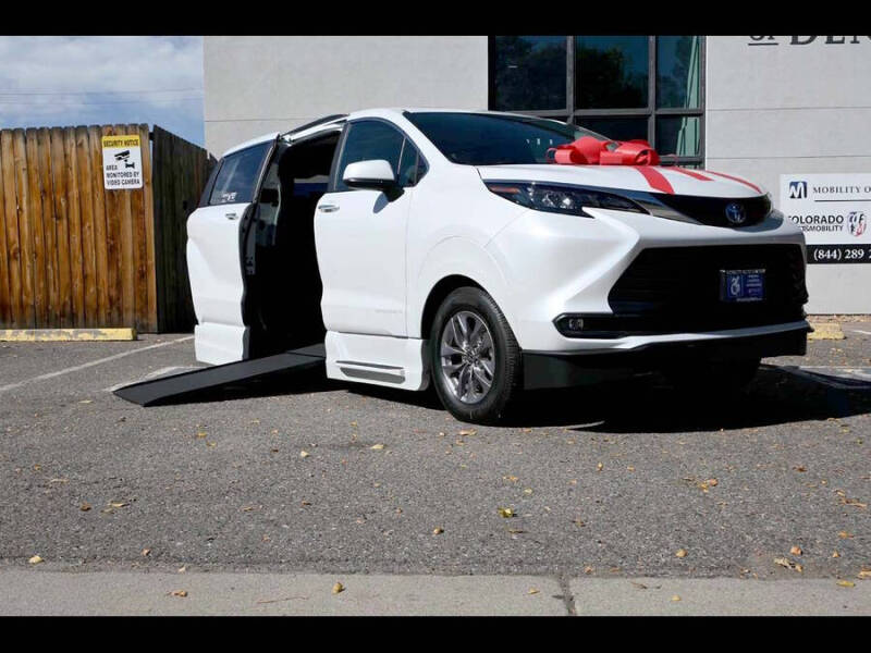 2025 Toyota Sienna XLE 7-Passenger