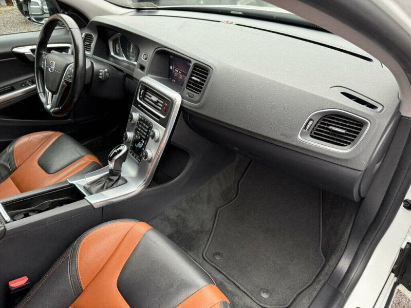 2018 Volvo V60 Cross Country T5 Premier