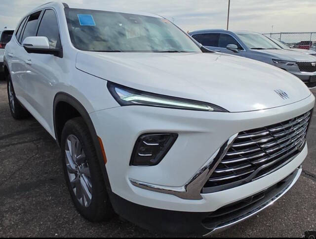 2025 Buick Enclave Avenir's photo