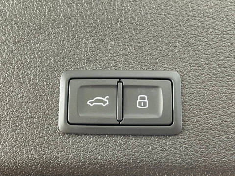 2022 Audi e-tron quattro Premium Plus