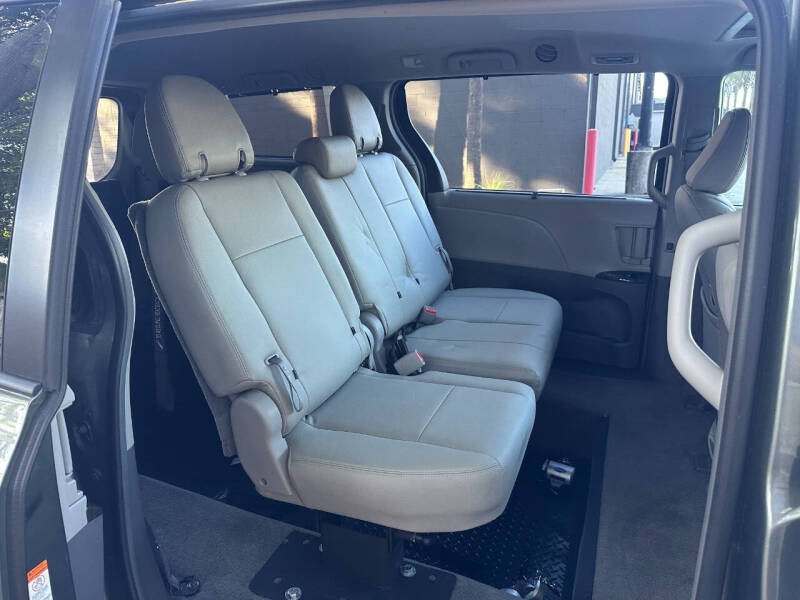 2018 Toyota Sienna XLE 8-Passenger