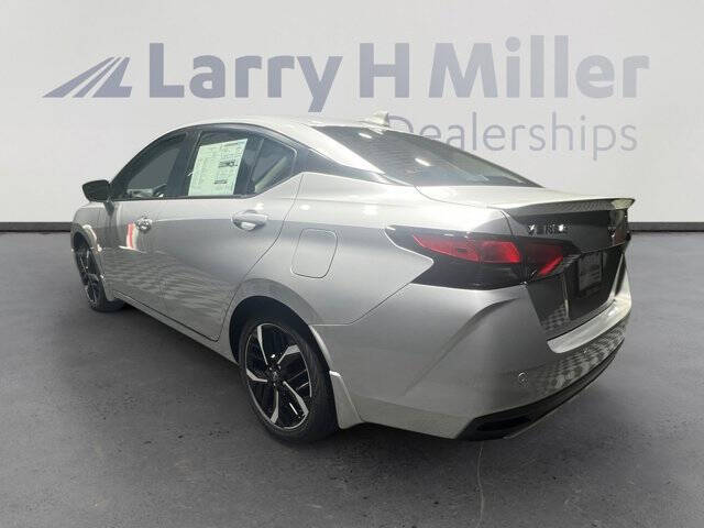 2025 Nissan Versa SR