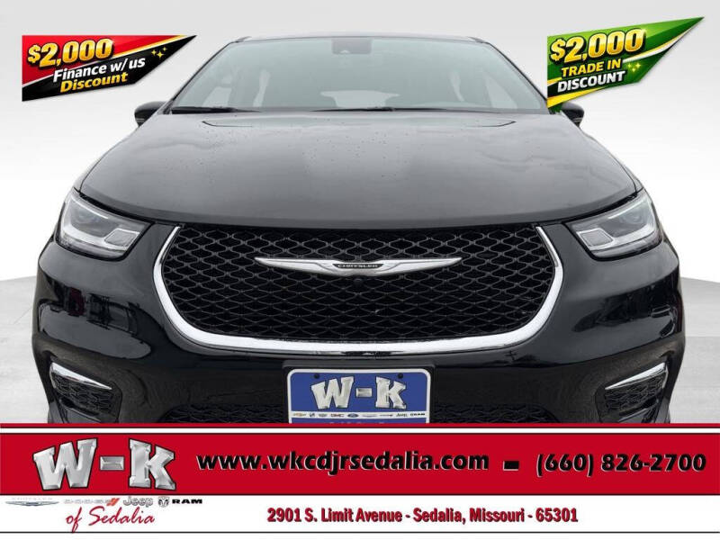 2026 Chrysler Pacifica Select