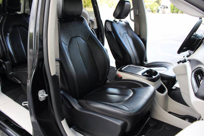 2022 Chrysler Pacifica Touring L