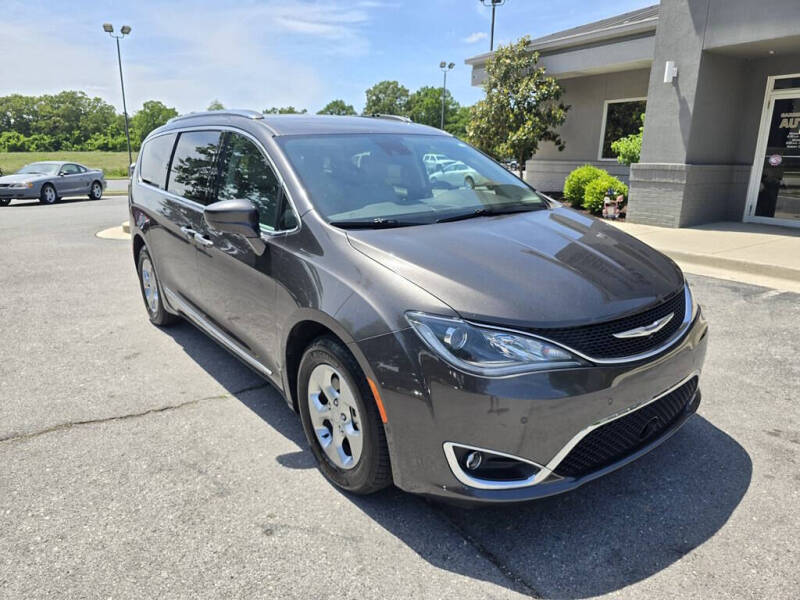 2017 Chrysler Pacifica Touring-L Plus
