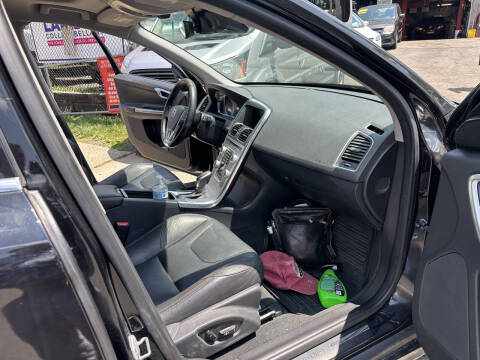 2017 Volvo XC60 T6 Dynamic