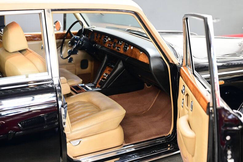 1972 Rolls-Royce SILVER CLOUD LWB
