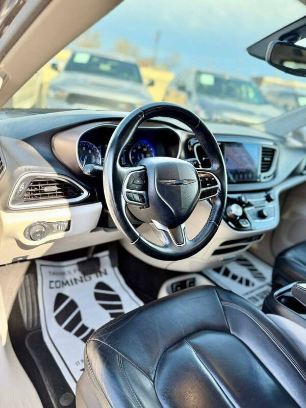 2017 Chrysler Pacifica Touring-L