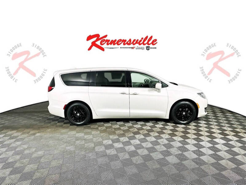 2020 Chrysler Pacifica Touring