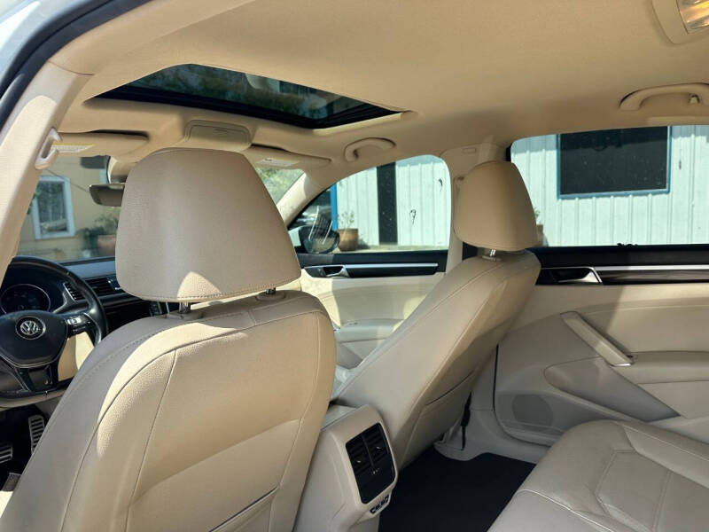 2019 Volkswagen Passat SE R-Line