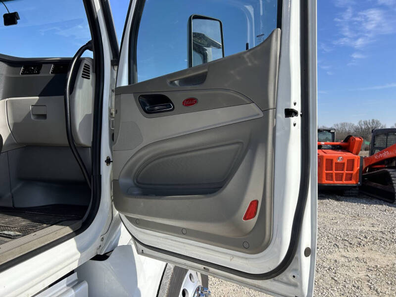 2019 Peterbilt 567 Road Tractor