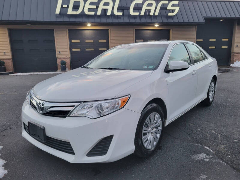 2014 Toyota Camry LE's photo