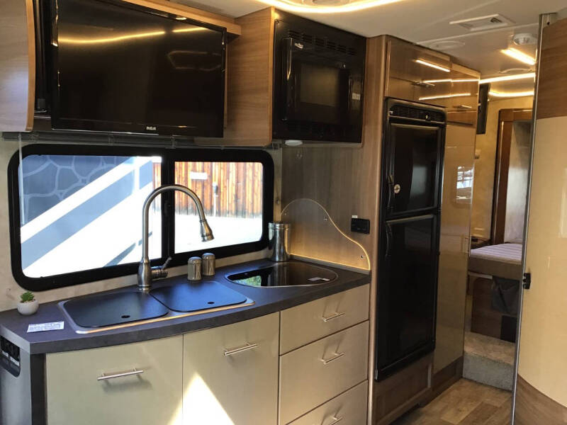 2019 **SUPER REDUCED** Winnebago View 24G / 24ft