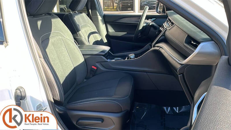 2024 Jeep Grand Cherokee L Laredo