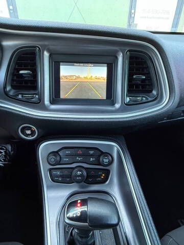 2021 Dodge Challenger SXT