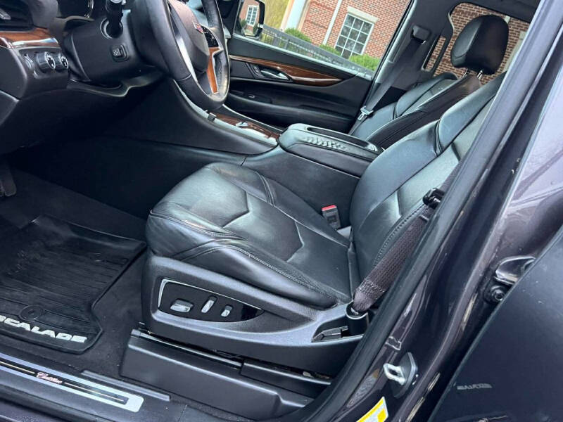 2017 Cadillac Escalade Luxury