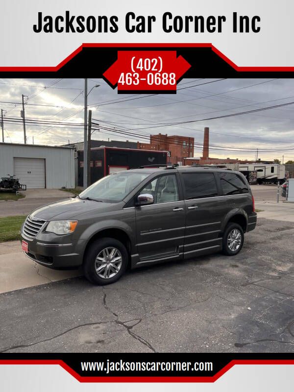 2010 Chrysler Town & Country Limited's photo