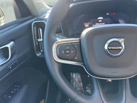 2025 Volvo XC40 B5 Core Bright Theme