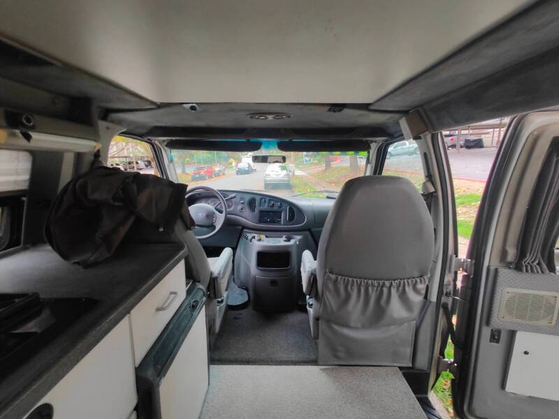 2003 Ford E-Series E-250 SD