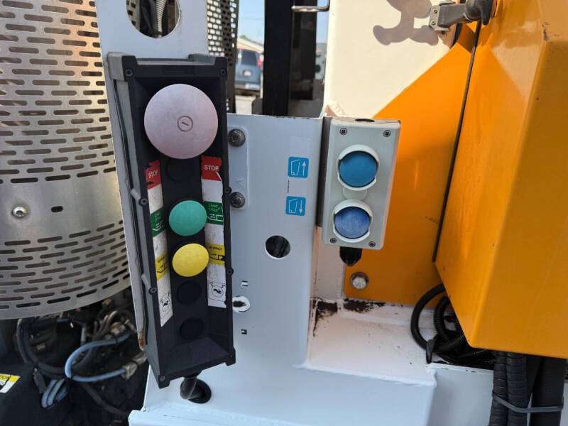 2014 Freightliner 108 SD