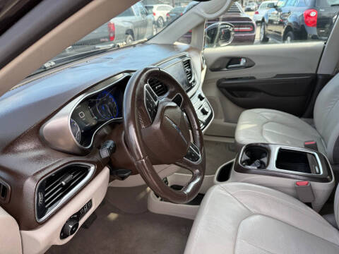 2017 Chrysler Pacifica Touring-L Plus