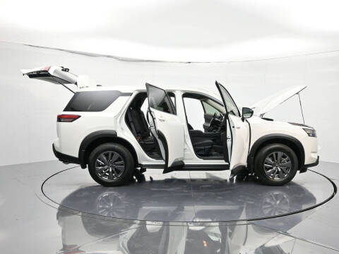 2025 Nissan Pathfinder S