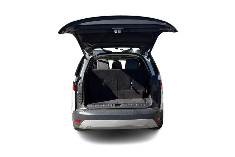 2024 Land Rover Discovery P300 S