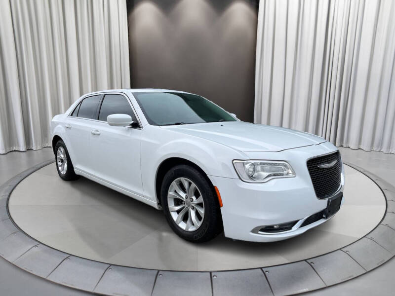 Chrysler 300's photo