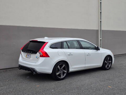 2015 Volvo V60 T6 R-Design Platinum