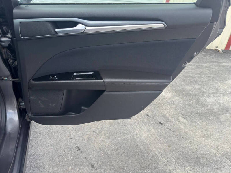 2014 Ford Fusion SE