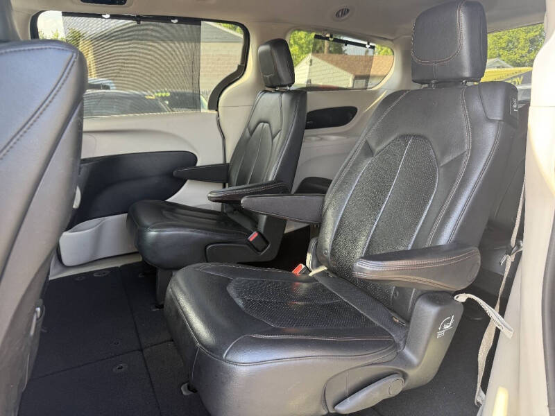 2017 Chrysler Pacifica Touring-L Plus
