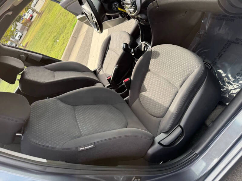 2012 Hyundai Accent SE