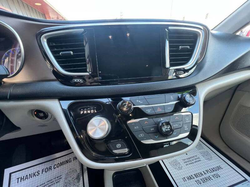 2017 Chrysler Pacifica Touring-L Plus