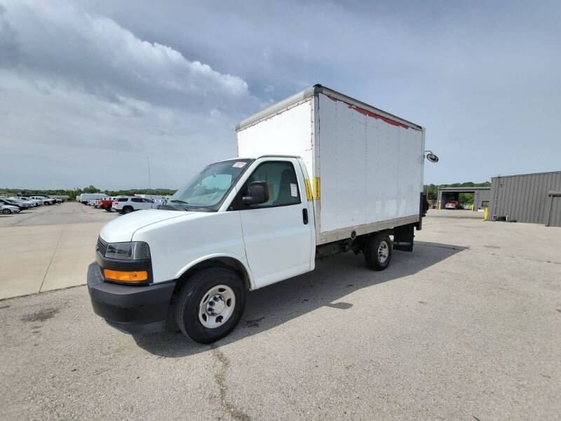 2019 Chevrolet Express Cutaway Base's photo