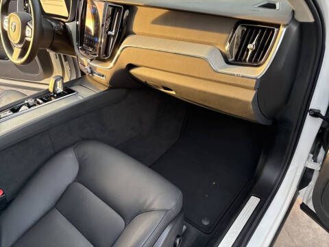 2025 Volvo XC60 B5 Plus Dark Theme