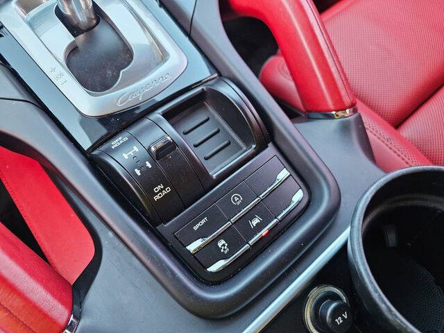 2017 Porsche Cayenne Platinum Edition