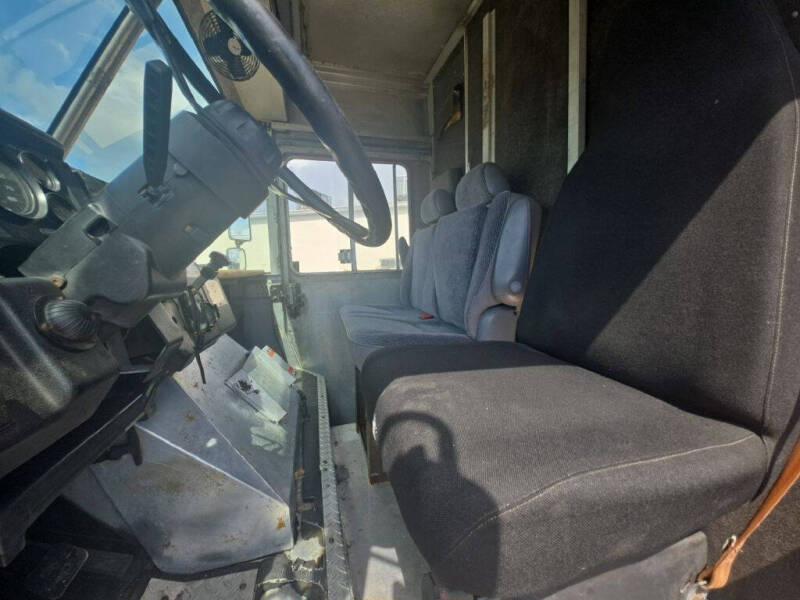 1998 Freightliner MT45 Chassis