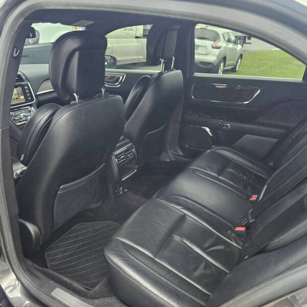 2017 Lincoln Continental Select