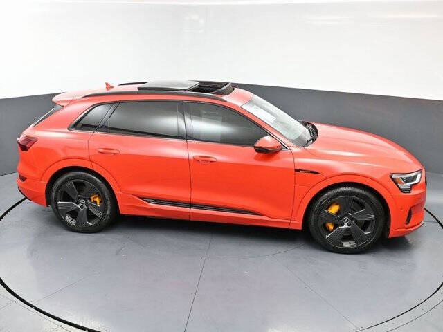 2022 Audi e-tron quattro Premium Plus