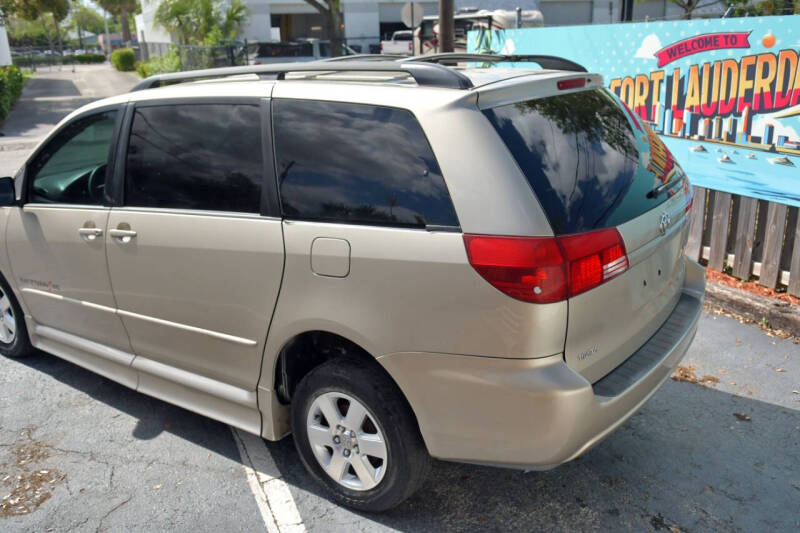 2005 Toyota Sienna LE 7 Passenger