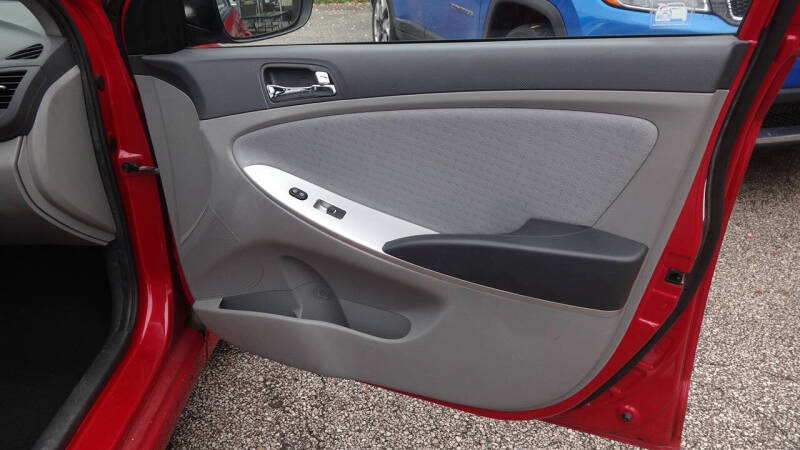 2013 Hyundai Accent SE