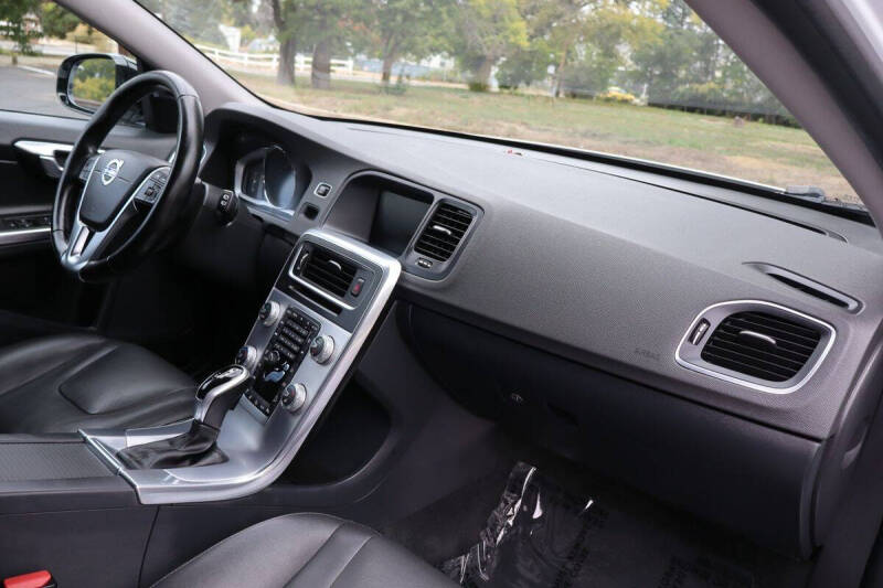 2018 Volvo V60 Cross Country T5 Premier