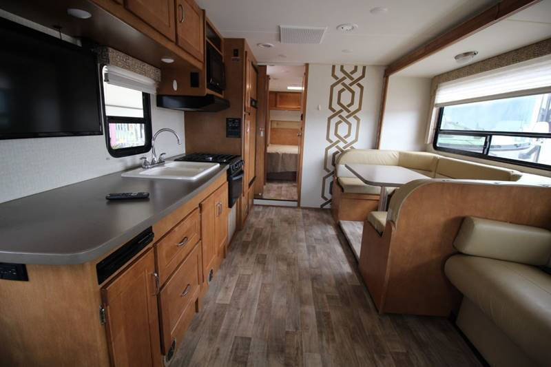 2017 Winnebago MINNIE WINNIE 31K